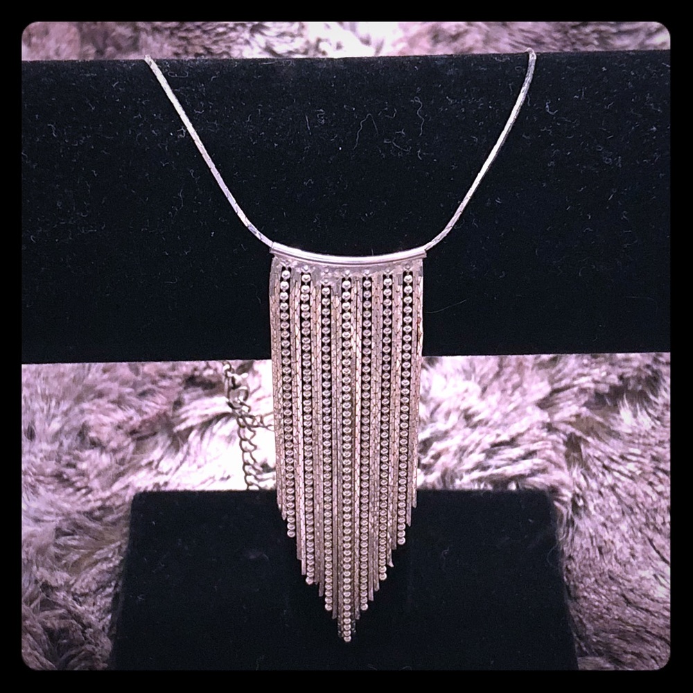 Adjustable silver tone fashion statement necklace